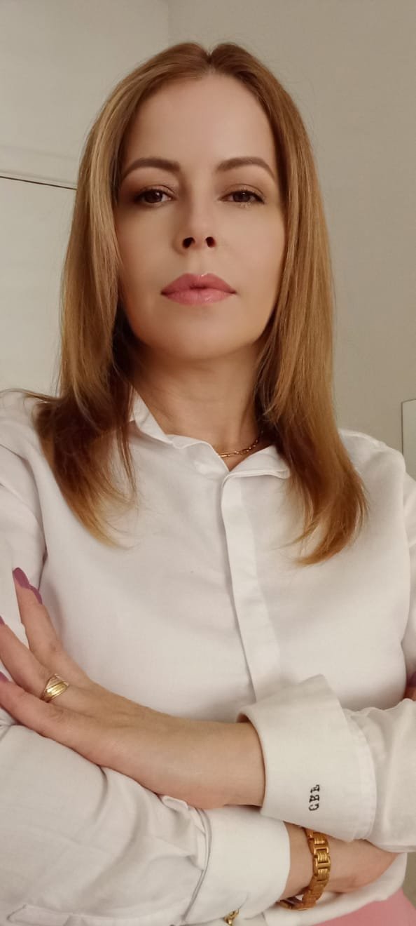 Dra. Cláudia Ferreira